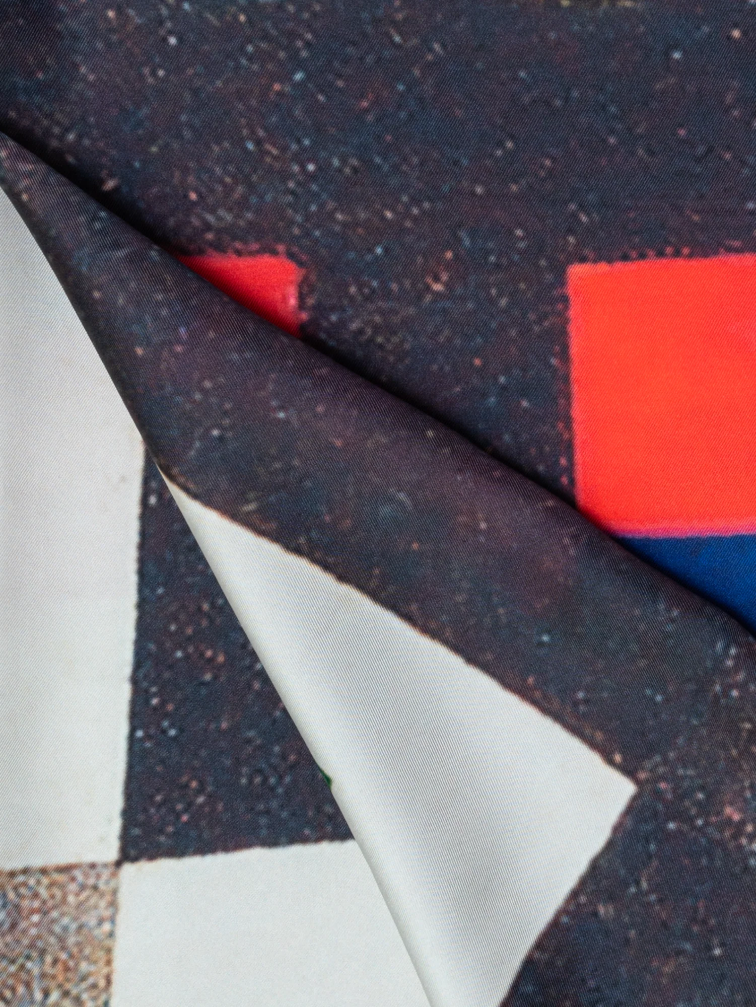 Scarf in Silk with Colorama Print - Image 2