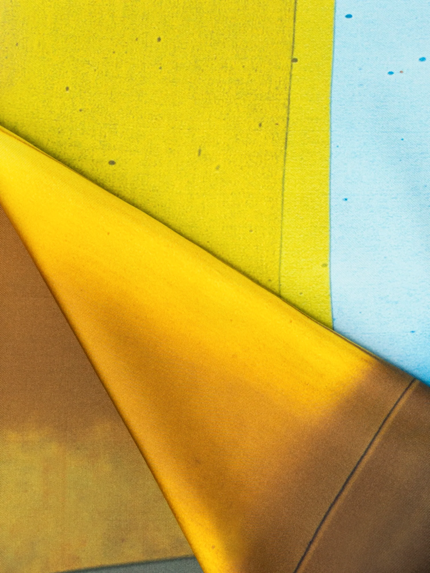 Scarf in Silk with Mimosa Liquid Light Print - Image 2