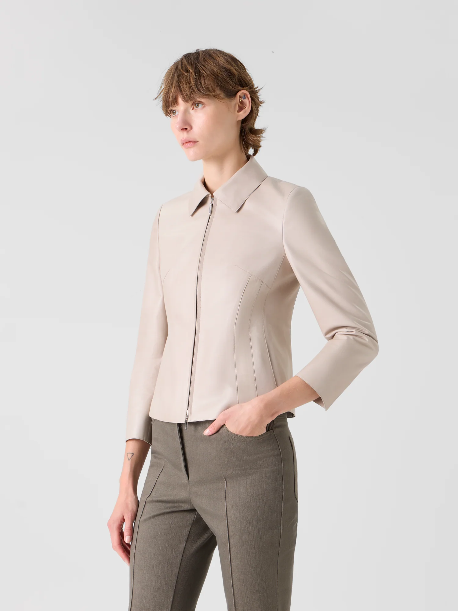 Hecate Short Fitted Leather Jacket - Image 4