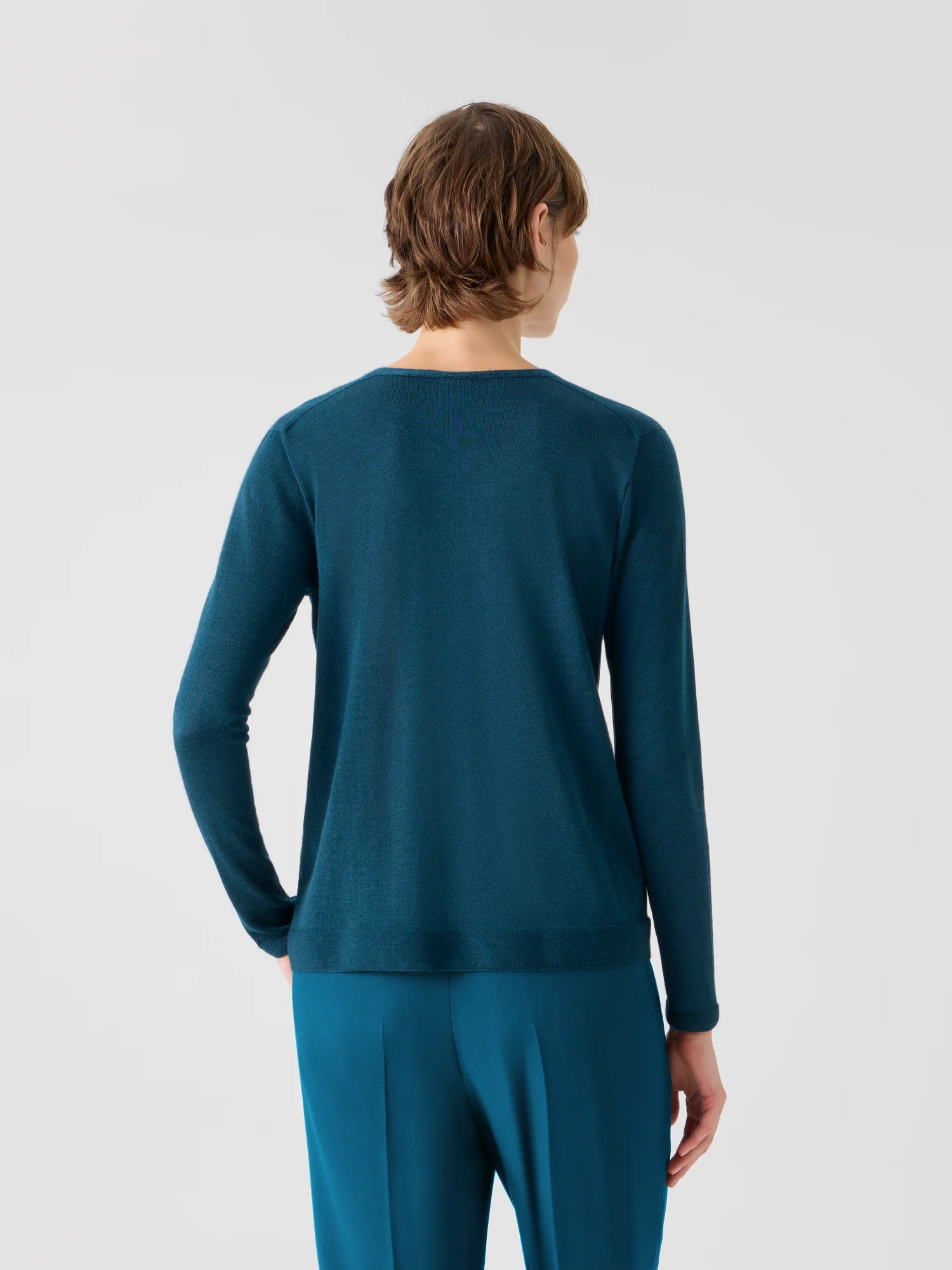 Seamless Cashmere Silk V-Neck Sweater - Image 6