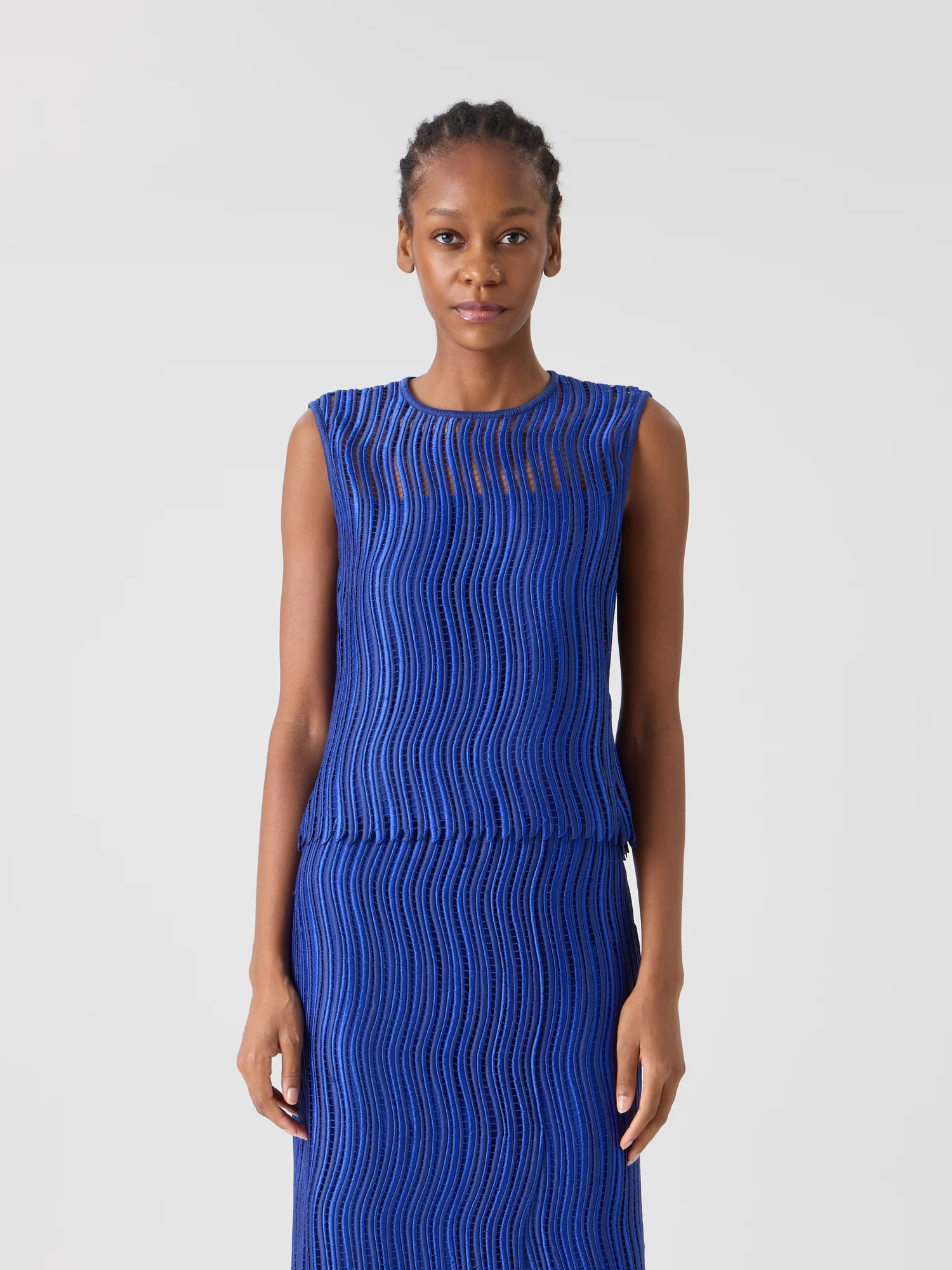 Sleeveless Blouse in Wave Guipure